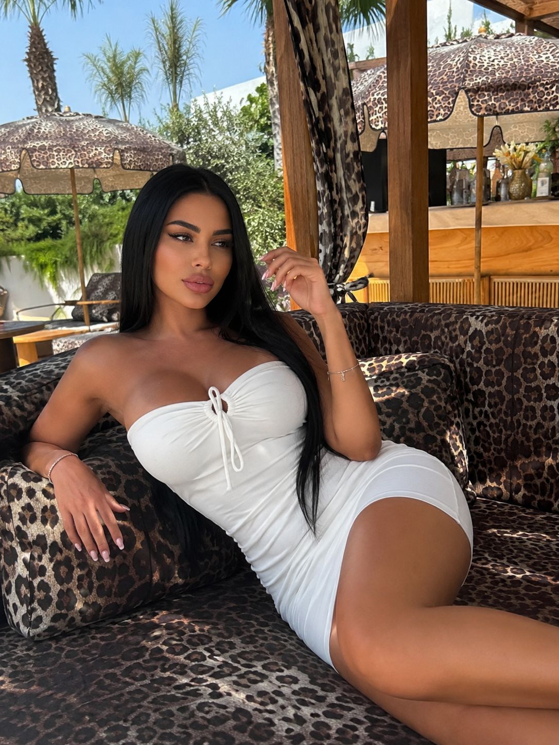 Escort - CHLOE - Ibiza Tops